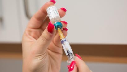 Symbolbild: Lukas Schulze/dpa
Weil sein Sohn nicht gegen Masern geimpft war, muss ein 60-jähriger Familienvater 250 Euro Bußgeld bezahlen. Sein Einspruch gegen den Bußgeldbescheid brachte ihm vor Gericht nichts.