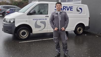 Bild: Eva Kreuzer
Ibrahim Ahmadi ist seit knapp elf Jahren in Deutschland. Jetzt hat er die Meisterprüfung als Mechatroniker für Kältetechnik bestanden.