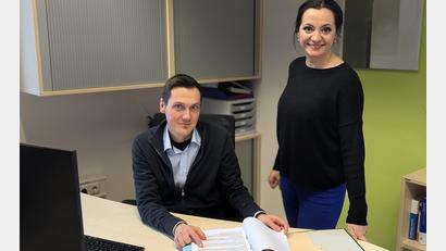 Bild: fpoz
Kämmerer Markus Gewande und Bürgermeisterin Margit Bayer haben dem Haupt- und Finanzausschuss den Entwurf für den Haushalt 2026 vorgelegt.