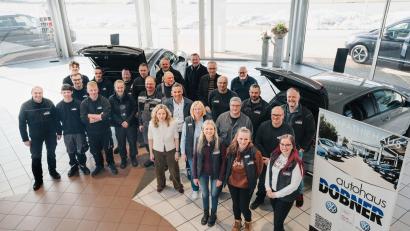 Bild: Kompane/Sebastian Scherm
Das Team des Autohauses Dobner freut sich auf Sie!