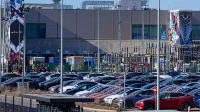 Bild: Patrick Pleul/dpa
Das Ergebnis der Betriebsratswahl bei Tesla in Grünheide steht fest. (Archivbild)