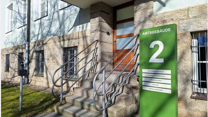 Bild: Fabian Polster, Landratsamt Tirschenreuth
Die Führerschein- und Kfz-Zulassungsstelle in Tirschenreuth war am Montag wegen einer IT-Panne lahmgelegt. Seit Dienstag läuft der reguläre Betrieb aber wieder.