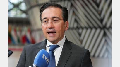 Bild: Virginia Mayo/AP/dpa
Spanien hat Bundeskanzler Friedrich Merz (CDU) mangelnde Solidarität angesichts der Kritik von US-Präsident Donald Trump an dem Nato-Partner vorgeworfen.