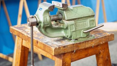 Bild: Leonie Asendorpf/dpa
In vielen Handwerksbetrieben fehlt auch nach langer Wirtschaftskrise der Nachwuchs. (Symbolbild)