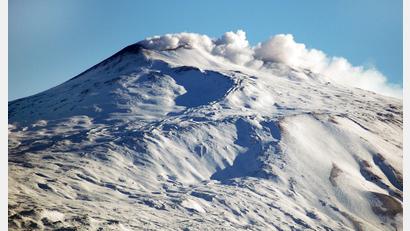 Bild: Francesco Saya/epa/dpa-tmn
Auf Sizilien wurden in der Region des Ätna mehrere Erdbeben gemessen. (Archivbild)