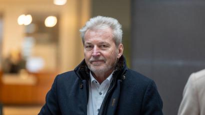 Bild: Thomas Banneyer/dpa
Laut Anklage soll er Kindern und Jugendlichen ohne medizinische Indikation ein Psychopharmakon verordnet haben. (Archivbild)