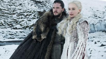 Archivbild: dpa (Sky/Archivbild)
Kit Harington als Jon Snow und Emilia Clarke als Daenerys Targaryen in einer Folge der Serie „Games of Thrones“.