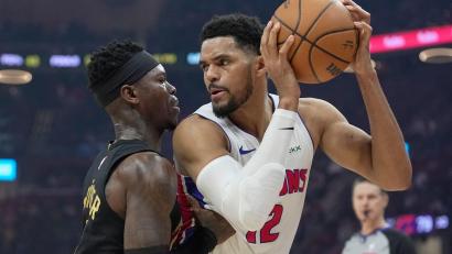 Bild: Sue Ogrocki/AP/dpa
Dennis Schröder (l.) lieferte gegen sein Ex-Team eine starke Vorstellung.