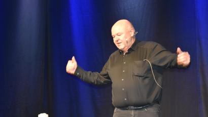 Bild: rgr
Der Kabarettist Toni Lauerer war am Freitag Abend in der Grafenwöhrer Stadthalle mit seinem neuen Programm: "Älter werden ... die Andern!" zu erleben.