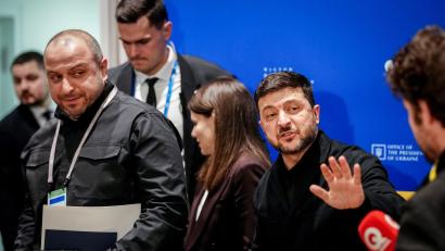 Bild: Kay Nietfeld/dpa
Der ukrainische Präsident Wolodymyr Selenskyj erklärt, dass die Friedensgespräche mit Russland unter US-Vermittlung wegen des Iran-Kriegs vertagt seien. (Archivbild)