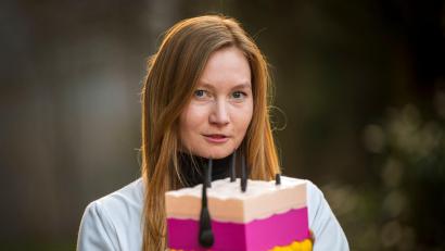 Bild: Peter Kneffel/dpa
Haut ist ihr Metier.