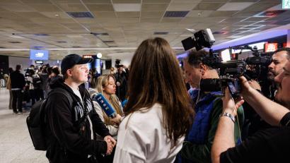 Bild: Hannes P. Albert/dpa
„Natürlich ist es beunruhigend, wenn man Raketen über die Köpfe fliegen sieht“, sagt Carl Wagener.
