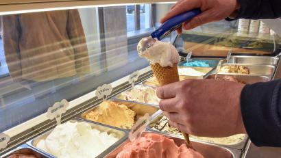 Archivbild: Stephan Huber
"Eis Europa" in Sulzbach-Rosenberg hat bereits geöffnet und "Eiszeit" folgt in den kommenden Tagen. Bei der Nachfolge des "Sommariva" wird es noch ein bisschen dauern, bis Eis über die Theke geht.