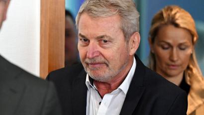 Bild: Federico Gambarini/dpa
Das Bonner Landgericht hat Winterhoff zu einer Freiheitsstrafe von neun Monaten auf Bewährung verurteilt.