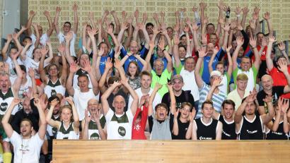 Bild: Tobias Schwarzmeier
Die Teilnehmer haben sichtlich Spaß beim PPM-Cup. Rund 90 Basketballer gehen bei der zweiten Auflage des Firmenturniers der Neustädter Basketballer auf Korbjagd.