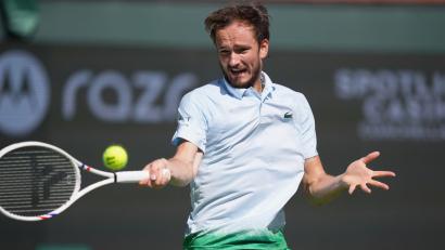 Bild: Mark J. Terrill/AP/dpa
Daniil Medwedew ist nach langer Reise in Indian Wells angekommen. (Archivbild)