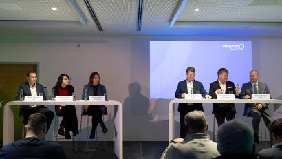 Bild: Franka Eichl
Sechs Bewerber für das Amt des Oberbürgermeisters in Weiden stellen sich den Fragen von Oberpfalz-Medien.