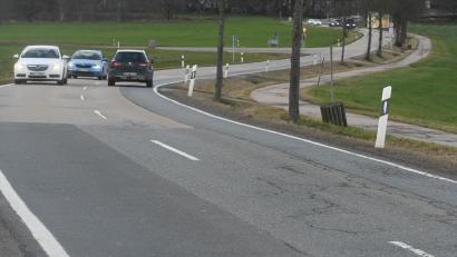 Archivbild: Gabi Schönberger
Die Bauarbeiten an der Kreisstraße NEW 37 zwischen Moosbach und Burgtreswitz sollen Ende April beendet werden.