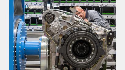 Bild: Stefan Puchner/dpa
Der Panzergetriebehersteller Renk profitiert weiterhin von dem Rüstungsboom. (Archivbild)
