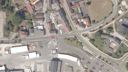 Bild: PI Waldsassen
Zeugenaufruf nach tödlichem Unfall in Mitterteich. Das Kreuz zeigt die Unfallstelle.