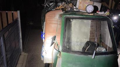 Symbolbild: Polizei Schwandorf
Ein 45-jähriger Mann wurde in Schwandorf mit einem umgebauten dreirädrigen Kleinkraftrad von der Polizei gestoppt. Die Betriebserlaubnis war erloschen.