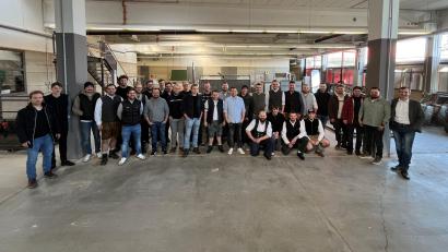 Bild: HWK/Bockholt
Die Absolventen des diesjährigen Meisterkurses Metallbau mit Kursleiter Peter Fitterer (1.v.re.).