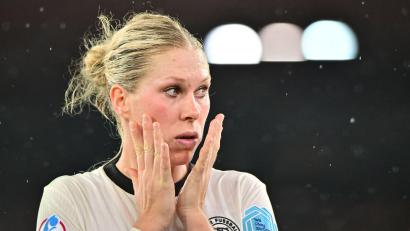 Bild: Sebastian Christoph Gollnow/dpa
Blutige Knie in Norwegen? Fußball-Nationalspielerin Rebecca Knaak. (Archivbild)