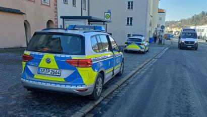 Bild: Markus Zechbauer/zema-medien.de/dpa
Die Polizei hatte nach der Flucht am Freitag mit einem größeren Aufgebot nach dem Mann gesucht. (Archivbild)