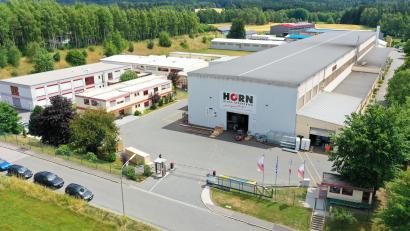 Archivbild: Horn Glass Industries AG
Die Horn Glass Industries AG - hier das Unternehmensgelände in Plößberg - betreut derzeit mehrere Projekte in den Vereinigten Arabischen Emiraten und im Irak.