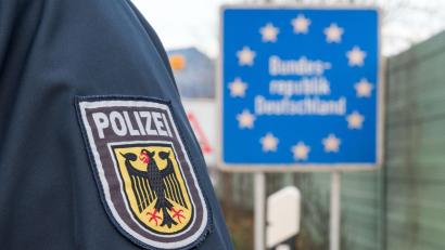 Symbolbild: Bundespolizei
Die Bundespolizei Waidhaus vollstreckt bei Grenzkontrollen auf der A6 zwei Haftbefehle.