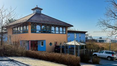 Bild: Stephan Huber
Der Kindergarten St. Martin in der Lipowskystraße rutscht langsam ab. Schuld daran ist wohl irgendwie der Klimawandel.