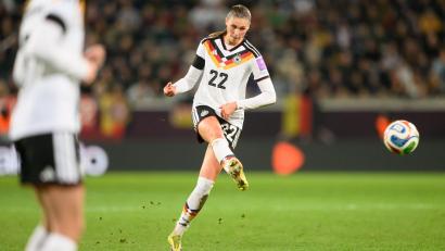 Bild: Robert Michael/dpa
Die spielerische Klasse von Jule Brand soll den Deutschen in Norwegen helfen.