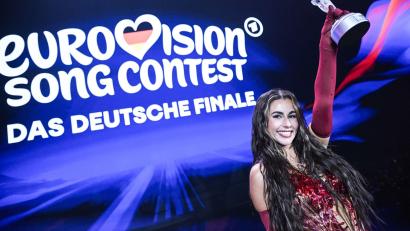 Bild: Britta Pedersen/dpa
Sarah Engels freute sich beim deutschen Vorentscheid zum Eurovision Song Contest über ihren Sieg. (Archivbild)