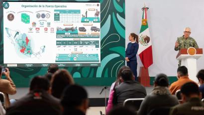 Bild: -/Presidencia de México/dpa
„Sind bestens vorbereitet“: Präsidentin Claudia Sheinbaum auf einer Pressekonferenz.