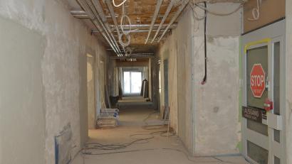 Bild: dob
Noch schaut es recht wild aus im zweiten und dritten Stock des ehemaligen Krankenhauses. Hier wird die Solitäre Kurzzeitpflegestation mit 24 Pflegeplätzen entstehen.