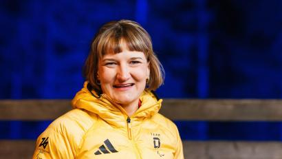 Bild: Philipp von Ditfurth/dpa
Gelöst vor Beginn der Paralympics: Medaillenhoffnung Anna-Lena Forster.