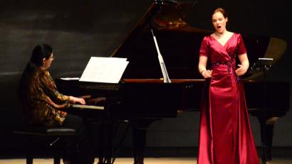 Bild: Kunz
Sopranistin Regula Mühlemann singt Lieder von Schubert, Strauss, Argento und Bridge. Begleitet wird sie am Klavier von Tatiana Korsunskaya.