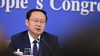 Bild: Johannes Neudecker/dpa
Tourismusminister Sun nannte verschiedenen Probleme in der Reisebranche.