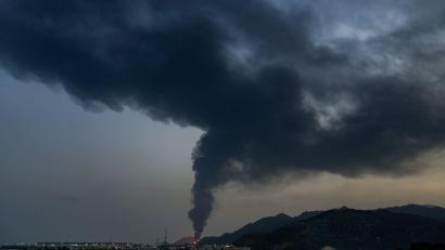 Bild: Altaf Qadri/AP/dpa
Der Iran nimmt die Emirate im Vergleich zu den anderen Golfstaaten bisher besonders stark unter Beschuss. (Archivbild)