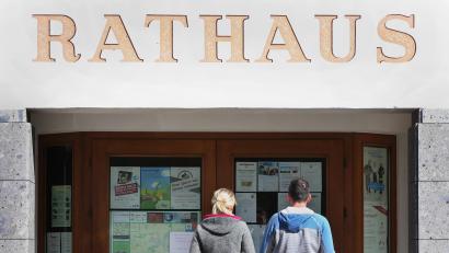 Bild: Karl-Josef Hildenbrand/dpa
In Bayern werden am 08. März 2026 Bürgermeister, Stadt-, Gemeinde- und Landräte gewählt.