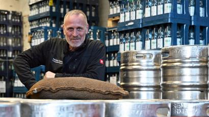 Bild: Shireen Broszies/dpa
Der einstige Lottomillionär arbeitet inzwischen für einen Getränkehändler.