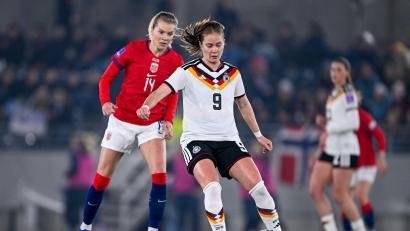 Bild: Carina Johansen/NTB/dpa
Oft einen Schritt schneller: Sjoeke Nüsken und die deutschen Fußballerinnen.