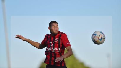 Archivbild: A. Schwarzmeier
Jamal Dubois leitete in Teisbach mit seinem Treffer zum 1:1-Ausgleich den Luhe-Wildenauer Sieg ein.