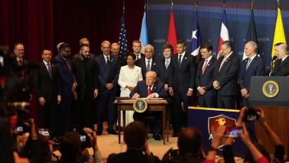 Bild: Rebecca Blackwell/AP/dpa
Laut Trump steht die sozialistische Regierung Kubas kurz vor dem Scheitern.