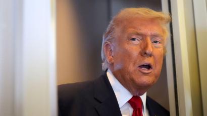 Bild: Mark Schiefelbein/AP/dpa
Trumps Zorn richtet sich wieder gegen Großbritannien. (Archivbild)