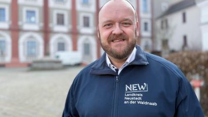 Bild: Gabi Schönberger
Andreas Meier ist sehr zufrieden. Er geht als Landrat in seine dritte Amtsperiode im Landkreis Neustadt/WN. Bei der Kommunalwahl 2026 am Sonntag erreichte der CSU-Mann 64,8 Prozent der Stimmen.