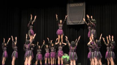 Bild: cja fotografie/exb
Die 22 Damen der Tanzgruppe "Superior" des TSV Erbendorf gestalteten den Abschluss des Showtanzabend in der Stadthalle. Kurz vor Mitternacht zeigten sie ihren Showtanz "Walpurgisnacht - Das Erwachen der Hexen".