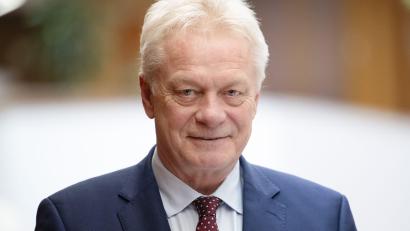 Bild: Sebastian Gollnow/dpa
Minister Rainer: „Gut, dass Veggie-Schnitzel-Verbot vom Tisch ist.“ (Archivbild)