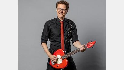 Bild: Christian Hartlmaier
Kabarettist Bewie Bauer tritt am 11. April in der Kulturscheune Elbart auf.