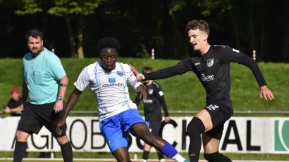 Archivbild: Hans Mark
Lediglich Leonid Scheffer (rechts, Szene aus einem anderen Vorrundenspiel) traf für den 1. FC Schwarzenfeld beim 1:4 in Parsberg.
